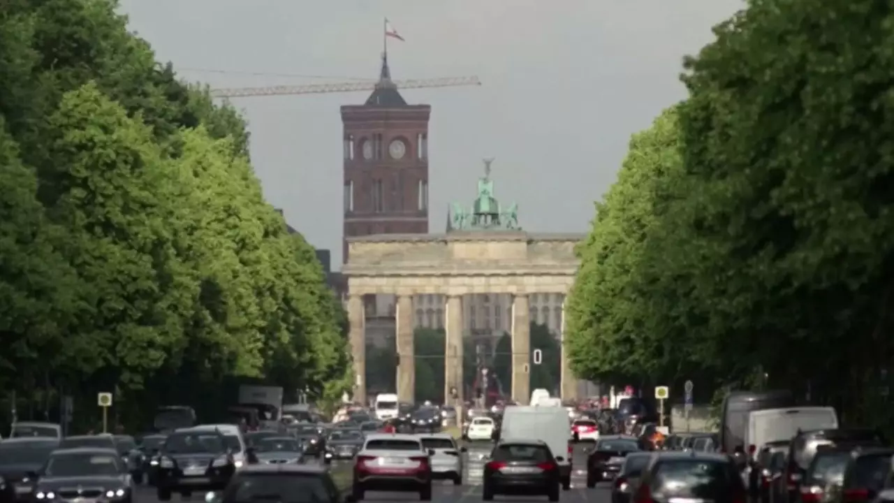 Германия ужесточает правила выезда для мужчин призывного возраста