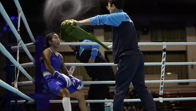Разгромом завершился бой казахстанки на ЧА по боксу