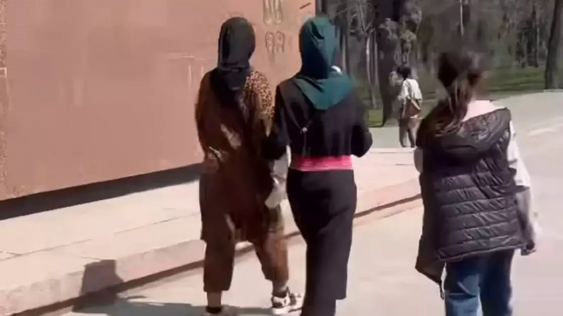 Алматы тұрғындарына тас лақтырған қайыршылар елден шығарылды 