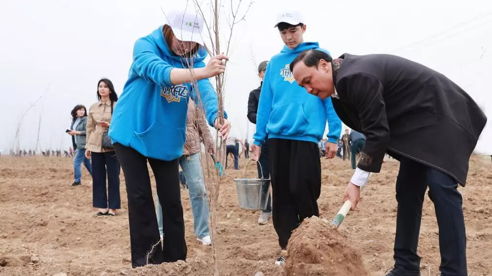 Таразда «Таза Қазақстан» аясында 10 мың түп ағаш отырғызылды