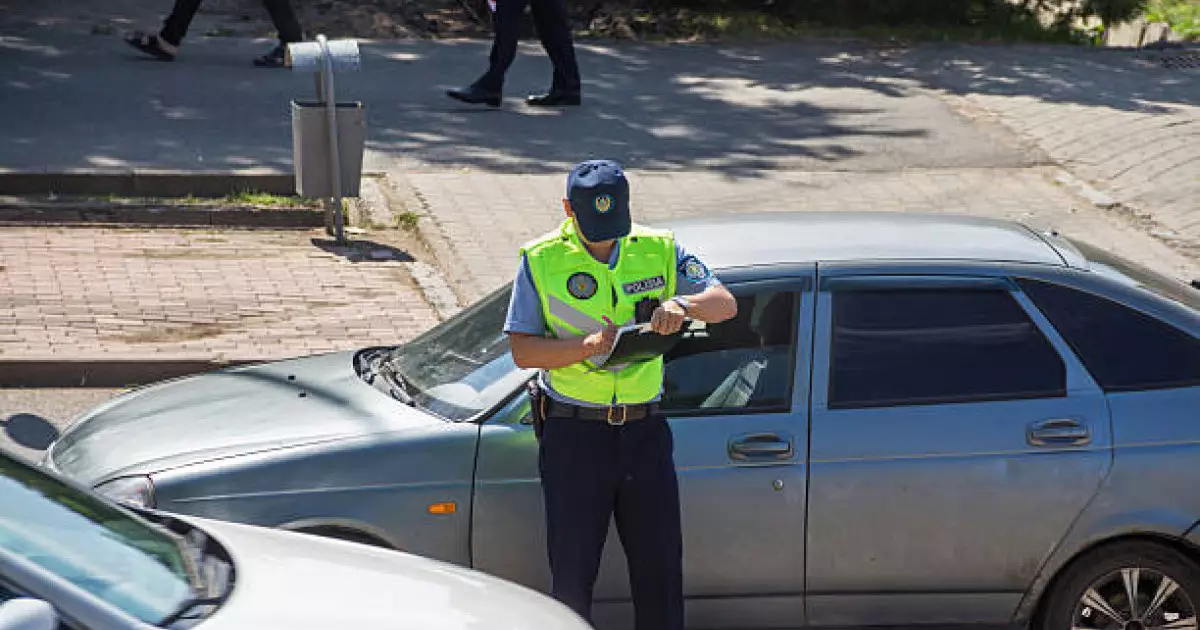  Атырау облысында бір топ жігіт полиция қызметкерлеріне шабуыл жасады (ВИДЕО) 