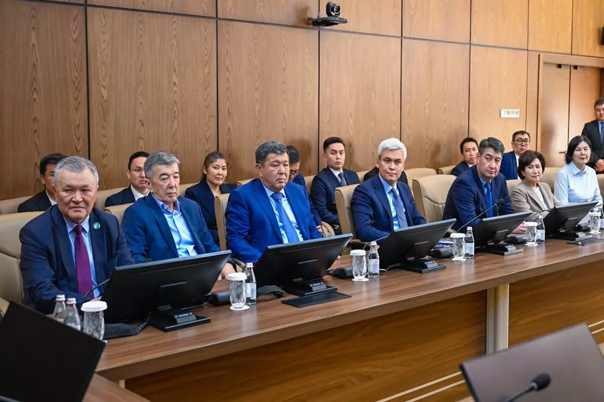 Атырауские ветераны получили награды от «КазМунайГаза» ко Дню геолога