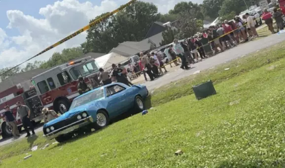 Жаңа жылға арналған шеруде мас жүргізуші жұртты қағып кетті