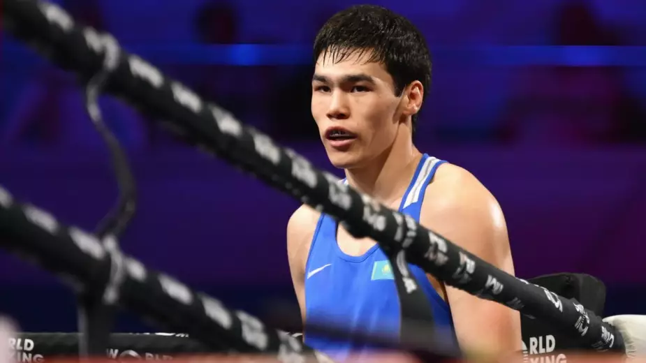 Сабыржан Аккалыков вышел в полуфинал ЧА-2026 по боксу