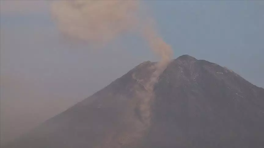 Индонезияда Семеру жанартауы бірнеше рет атқылады