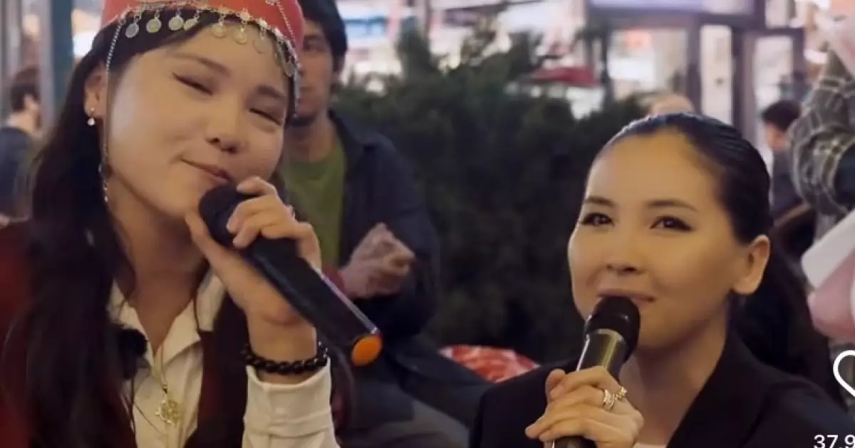  Айдана Меденова ерекше жанкүйерінің арманын орындады 