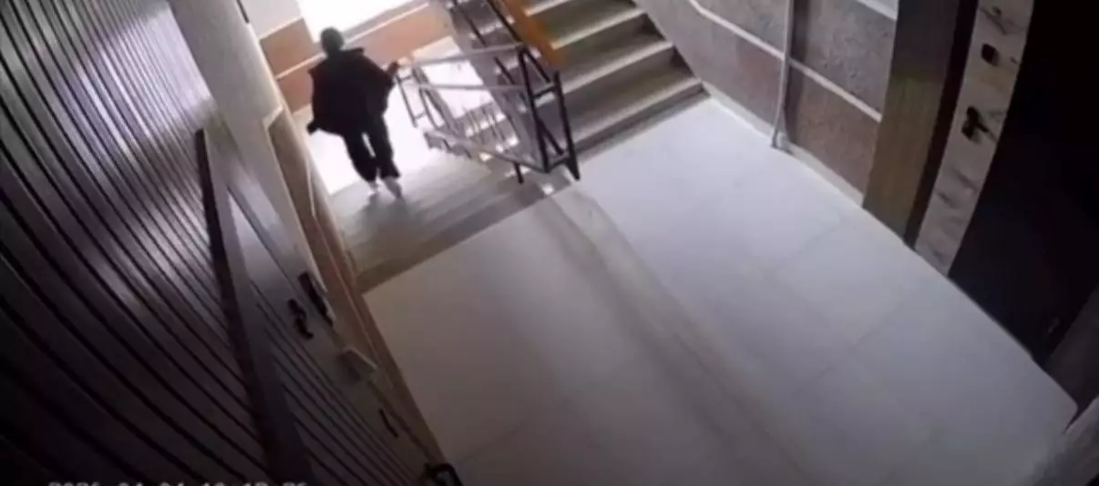 Ақтауда көршілері шағымданған үйде екі айлық сәби шетінеп кетті