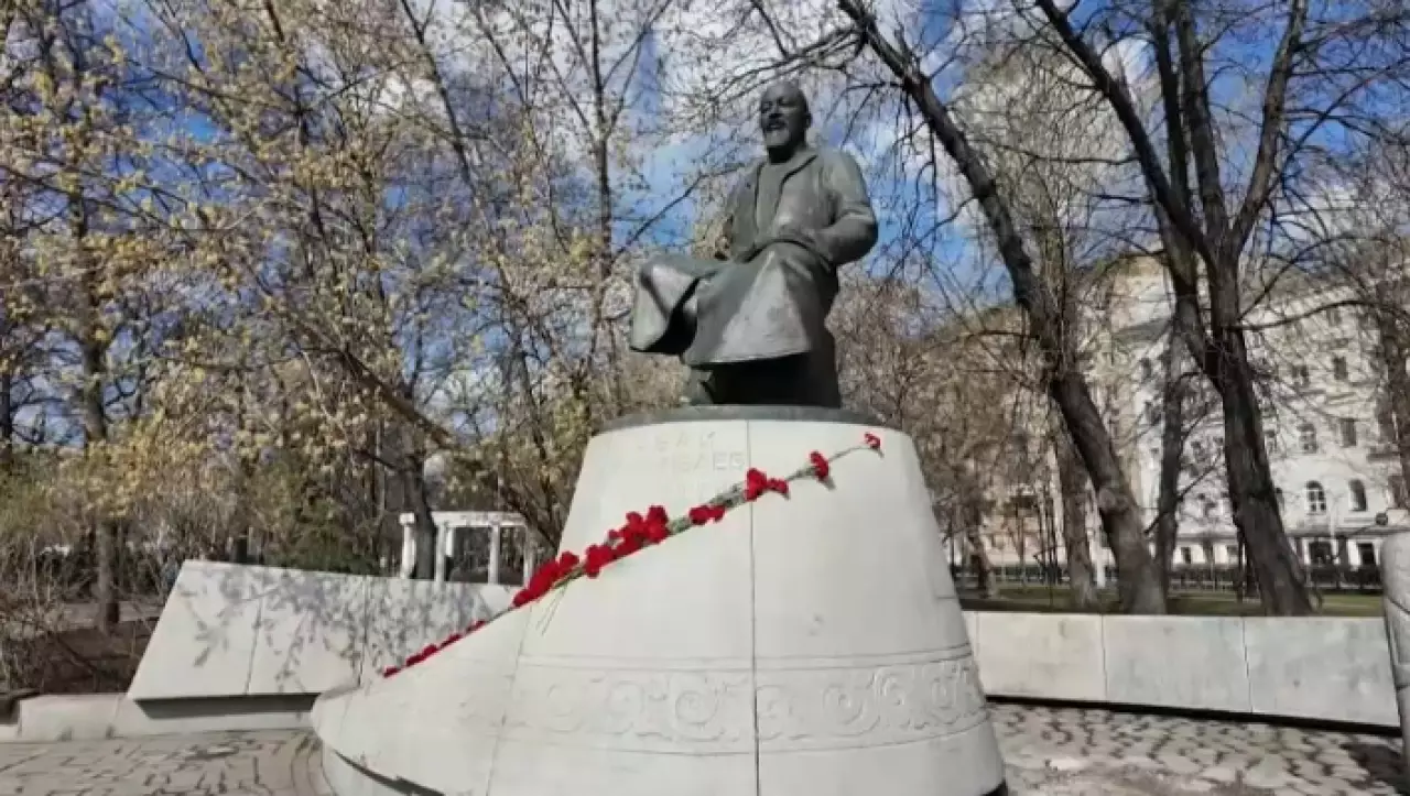 Памятнику Абаю Кунанбаеву в Москве – 20 лет