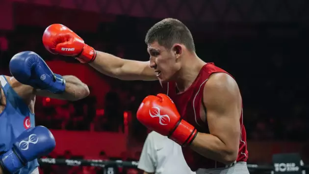 Казахстанский тяжеловес разбил соперника и взял медаль ЧА-2026