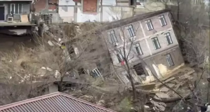 В Дагестане во время потопа обрушился жилой дом