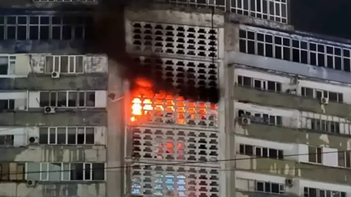 В Актау произошел пожар в жилом доме