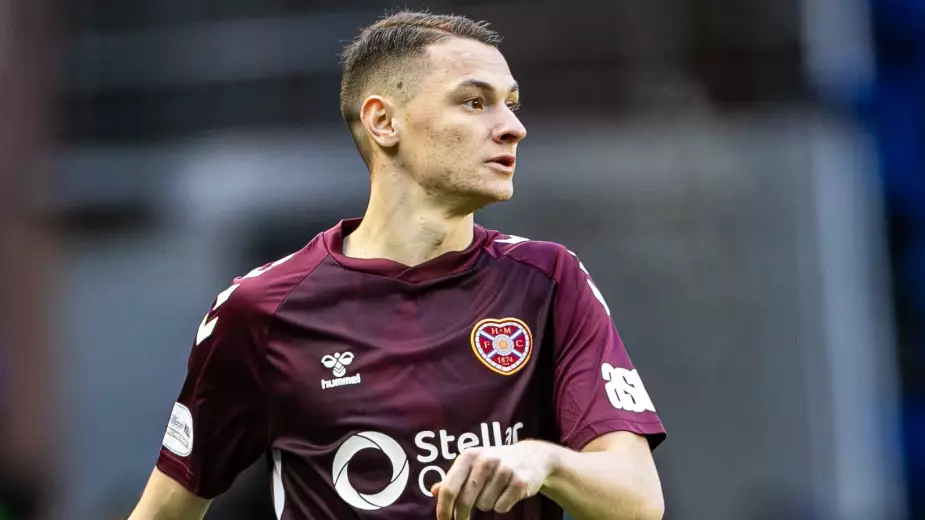 Казахстанец Чесноков вышел в стартовом составе "Хартса". Потеряли очки с худшей командой Шотландии  