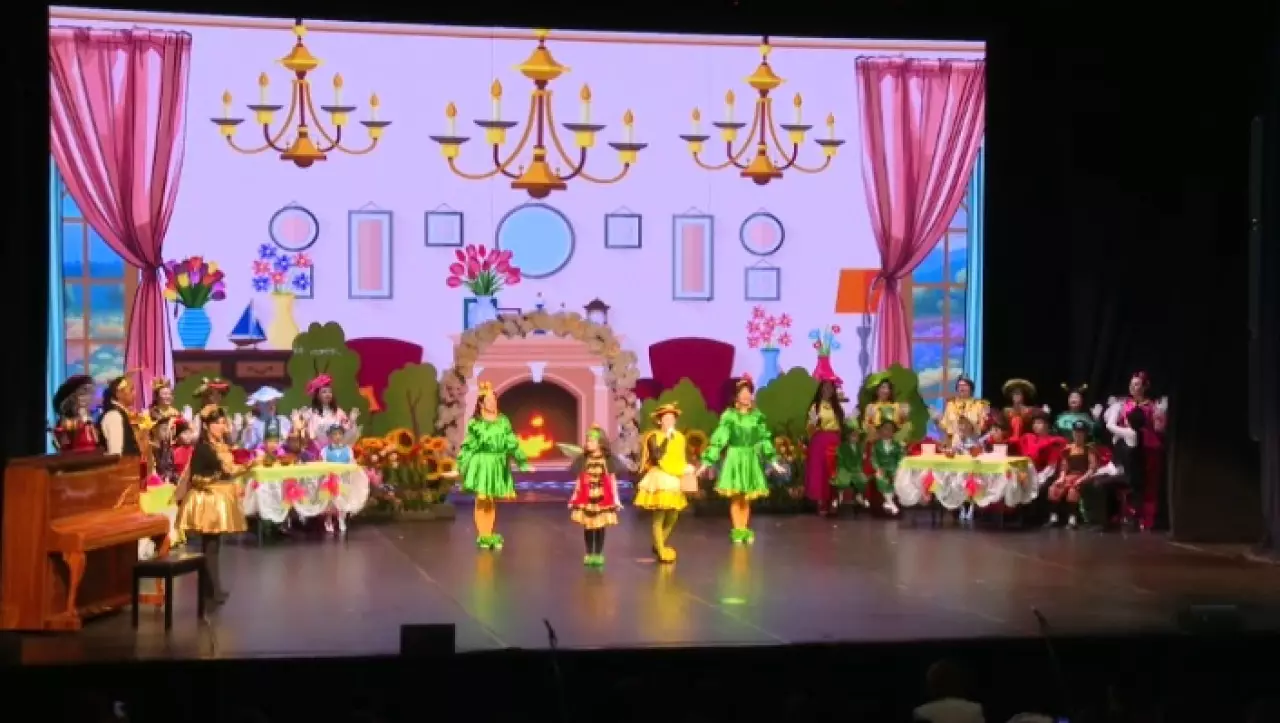 В Астане с аншлагом прошел инклюзивный спектакль