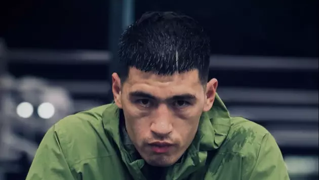 Бивол покинул Россию перед боем за три титула чемпиона мира: известна причина