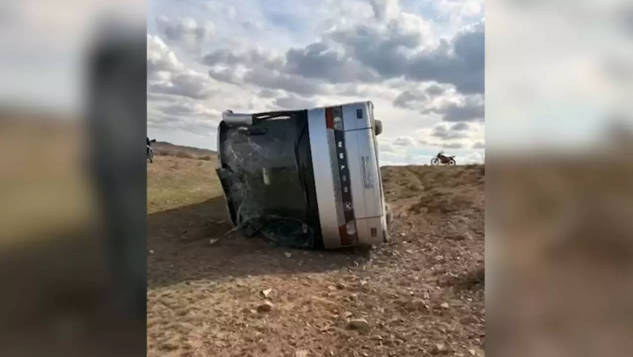 Қарқаралыда вахталық автобус аударылды