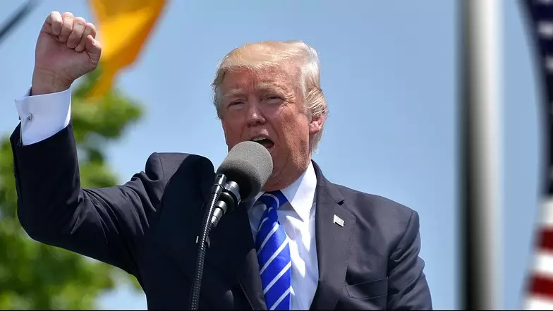 Трамп пригрозил уничтожить электростанции Ирана из-за закрытия Ормуза