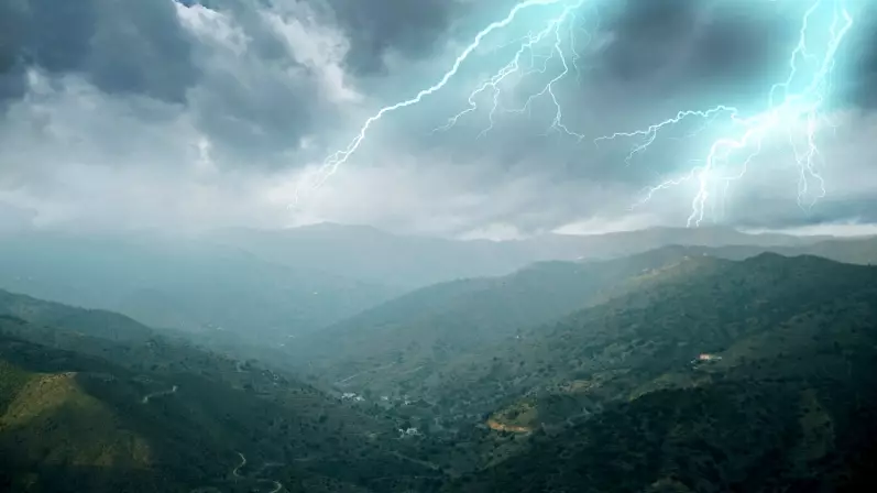 Бұршақ, тұман, найзағай: ел аумағында дауылды ескерту жарияланды