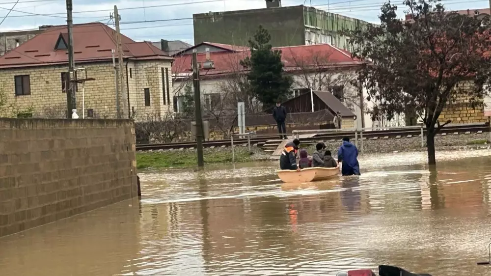 Тысячи людей эвакуируют в  Дагестане из-за наводнений и оползней