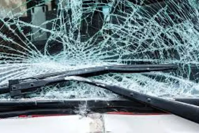 Қарағандыда жантүршігерлік жол апаты: 50 адам отырған автобус аударылды