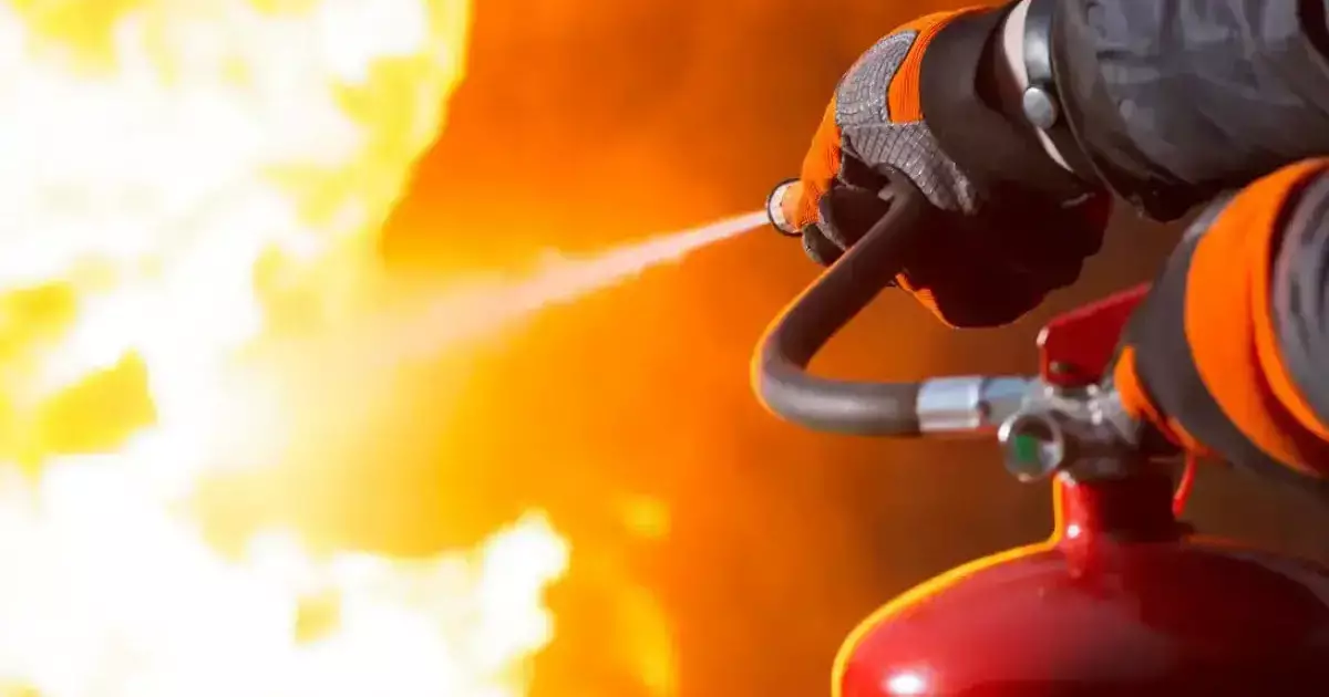  Алматы облысында көпқабатты үйден өрт шығып, сегіз адам құтқарылды 