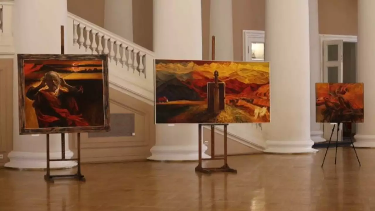 Выставка казахстанского художника проходит в Санкт-Петербурге