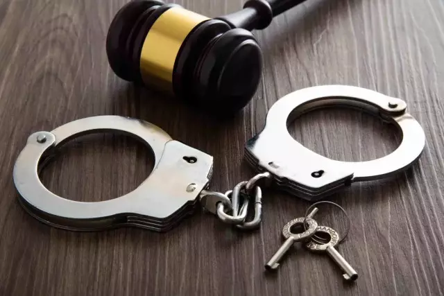 Павлодарлық жігіт бойжеткенді тізерлетіп қойып пышақ сұққан