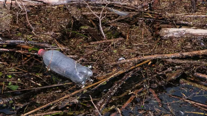 Мусор на льду в Бурабае: что говорят в нацпарке