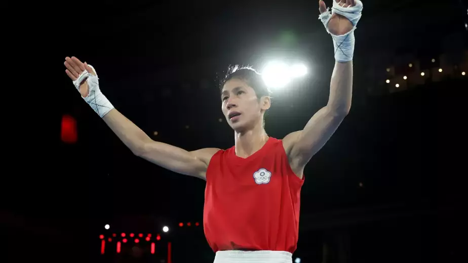 Скандальную чемпионку Олимпиады отправили в нокдаун и выбили с ЧА-2026