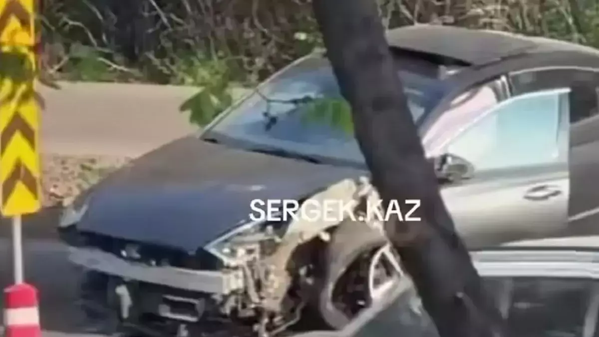 Алматыдағы Әл-Фараби даңғылында тағы да жол апаты болды (ВИДЕО) 