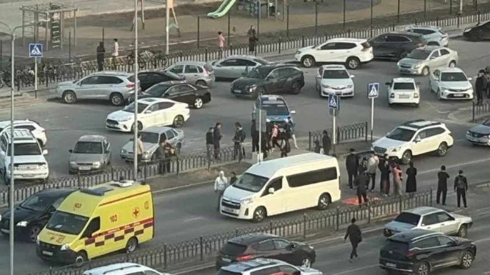 Первоклассницу сбил минивэн на зебре возле школы в Атырау