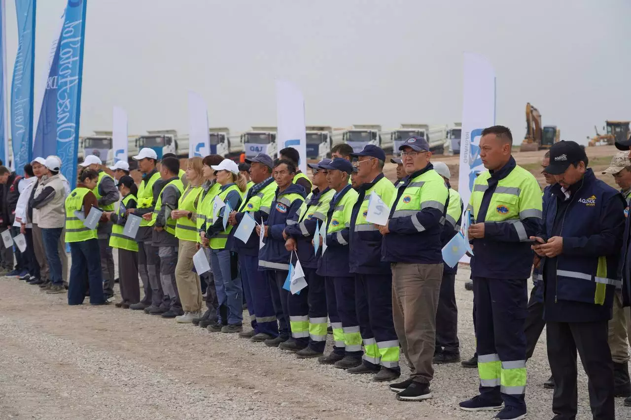 В Туркестанской области начали строить новую дорогу к Узбекистану