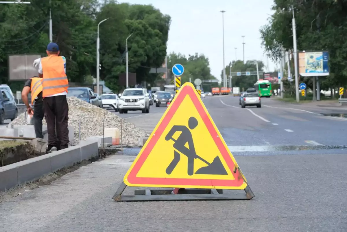 Алматының Бостандық ауданында жол жөндеу мен инфрақұрылымды жаңғырту жұмыстары қарқын алды