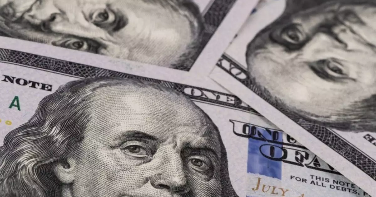  Доллар стремительно падать в обменниках 