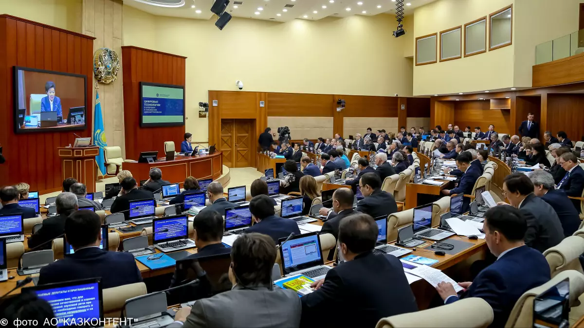 В Мажилисе обсудят работу психологов и ответственность владельцев животных