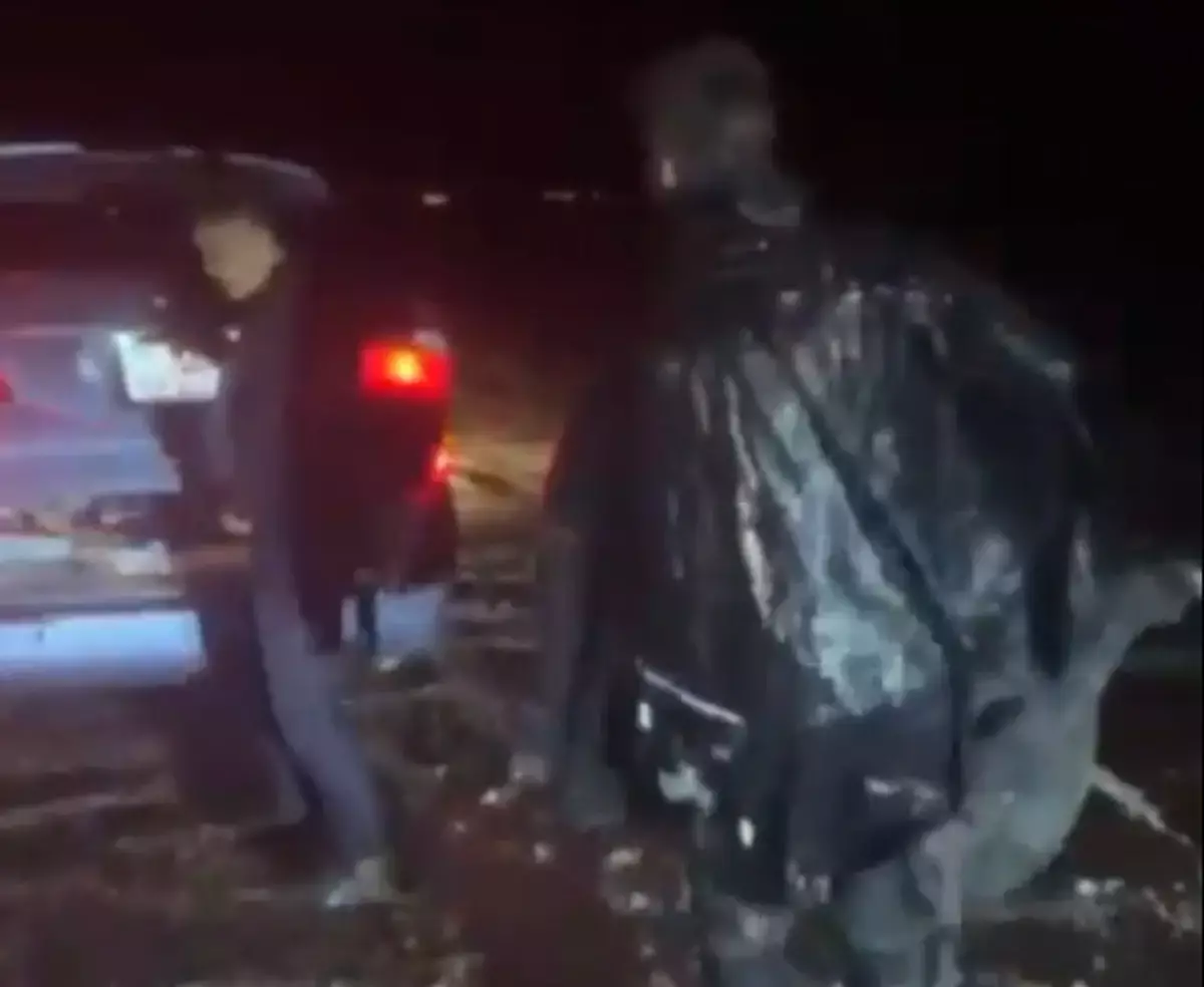 Пешком в дождь по трассе: полиция Мангистау помогла туристу из Венгрии - новости на Lada.kz 06.04.2026