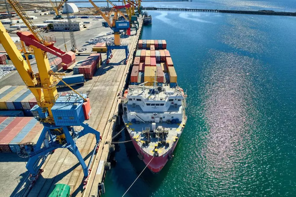 Казахстанцам предлагают гранты на обучение и работу в морском флоте