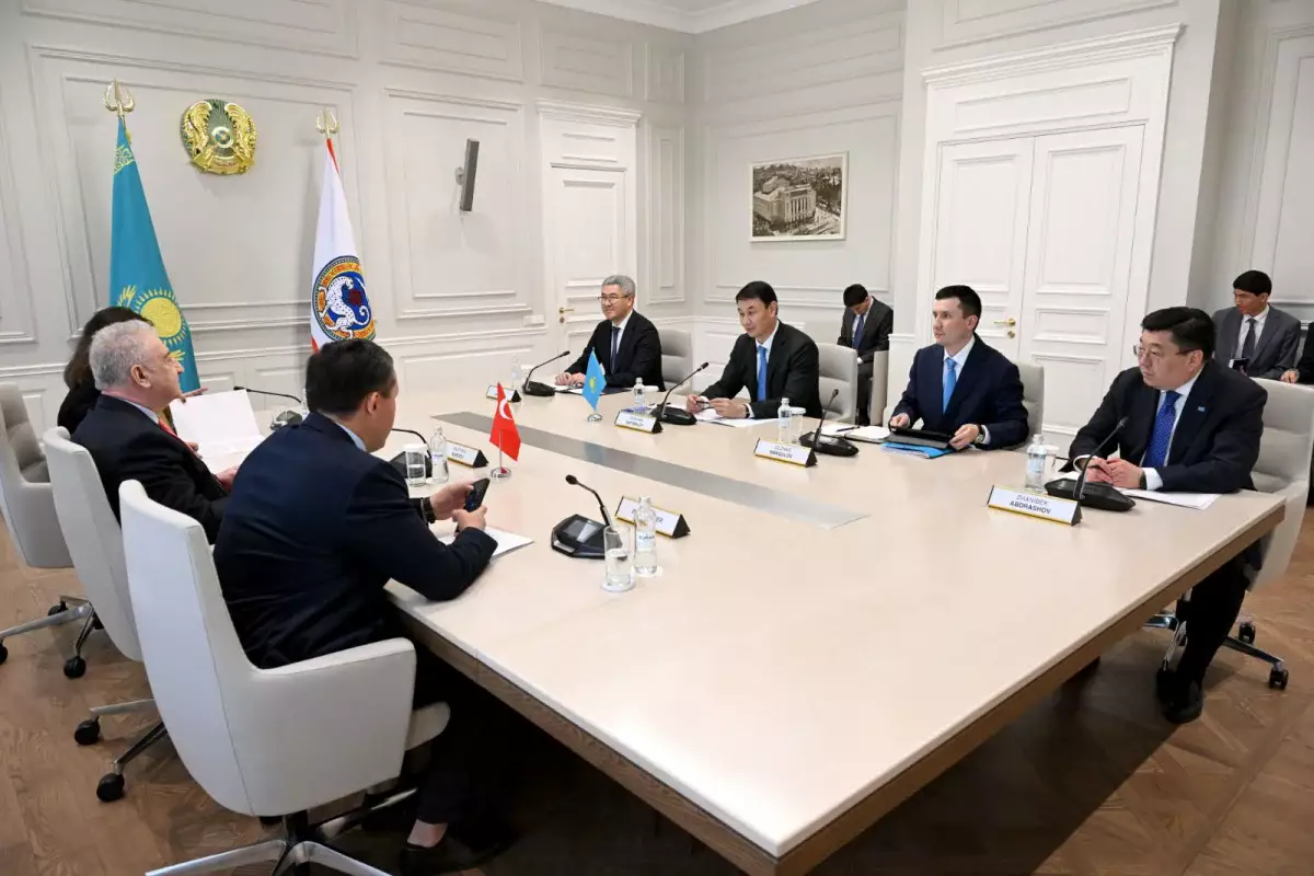 Алматы әкімі Дархан Сатыбалды Түркия Елшісімен кездесті