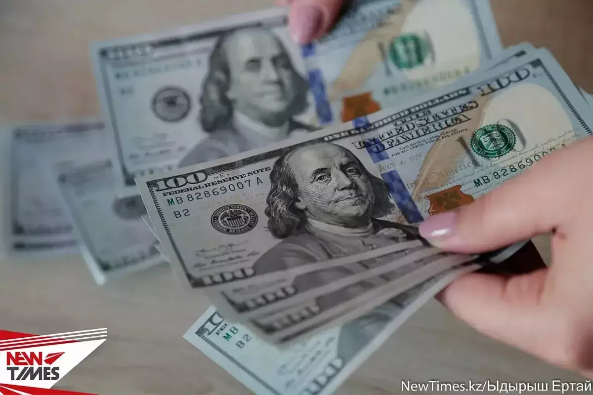 Доллар и евро ощутимо просели к тенге