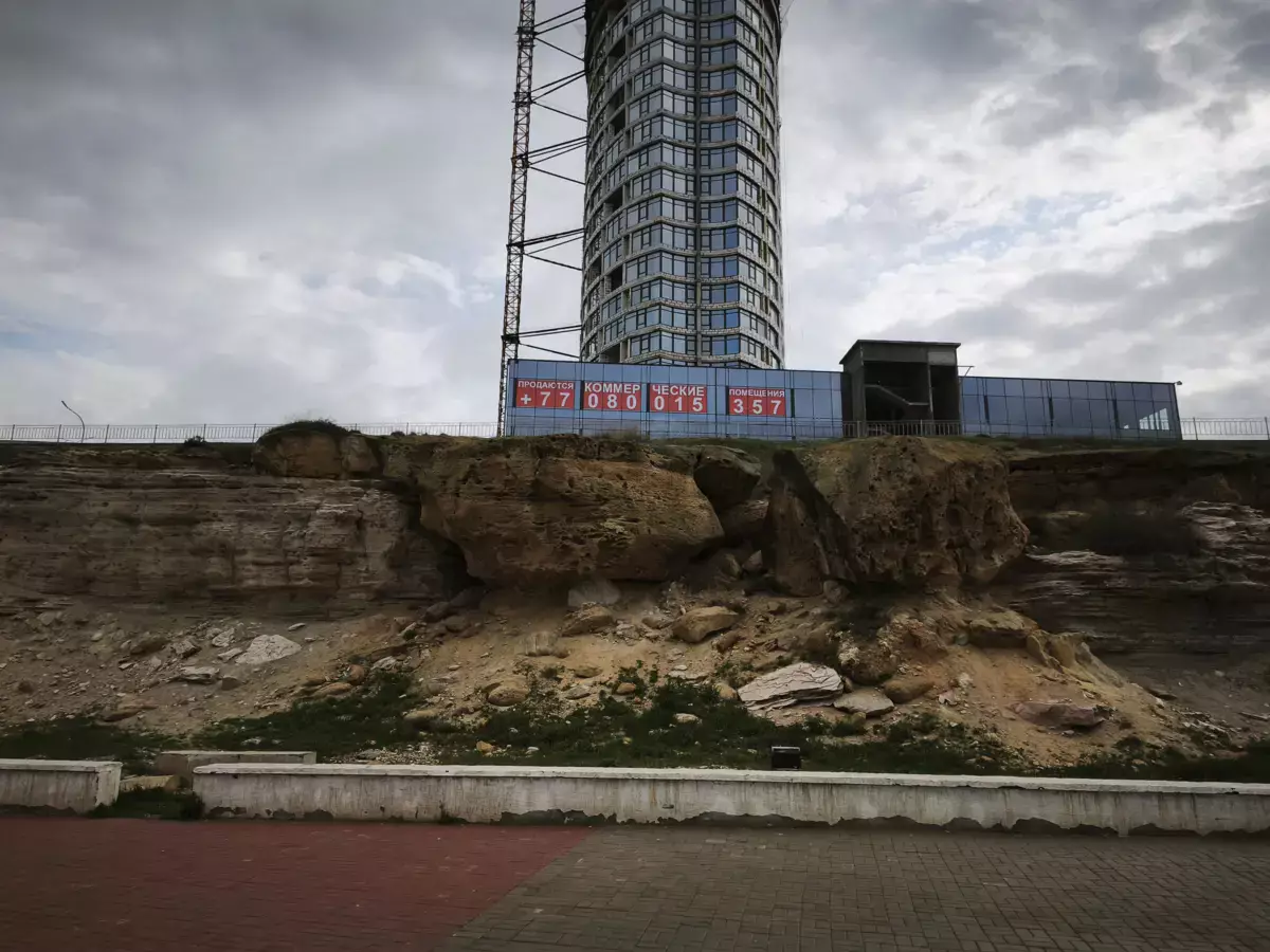 Скала на набережной 15 микрорайона - новости на Lada.kz 06.04.2026