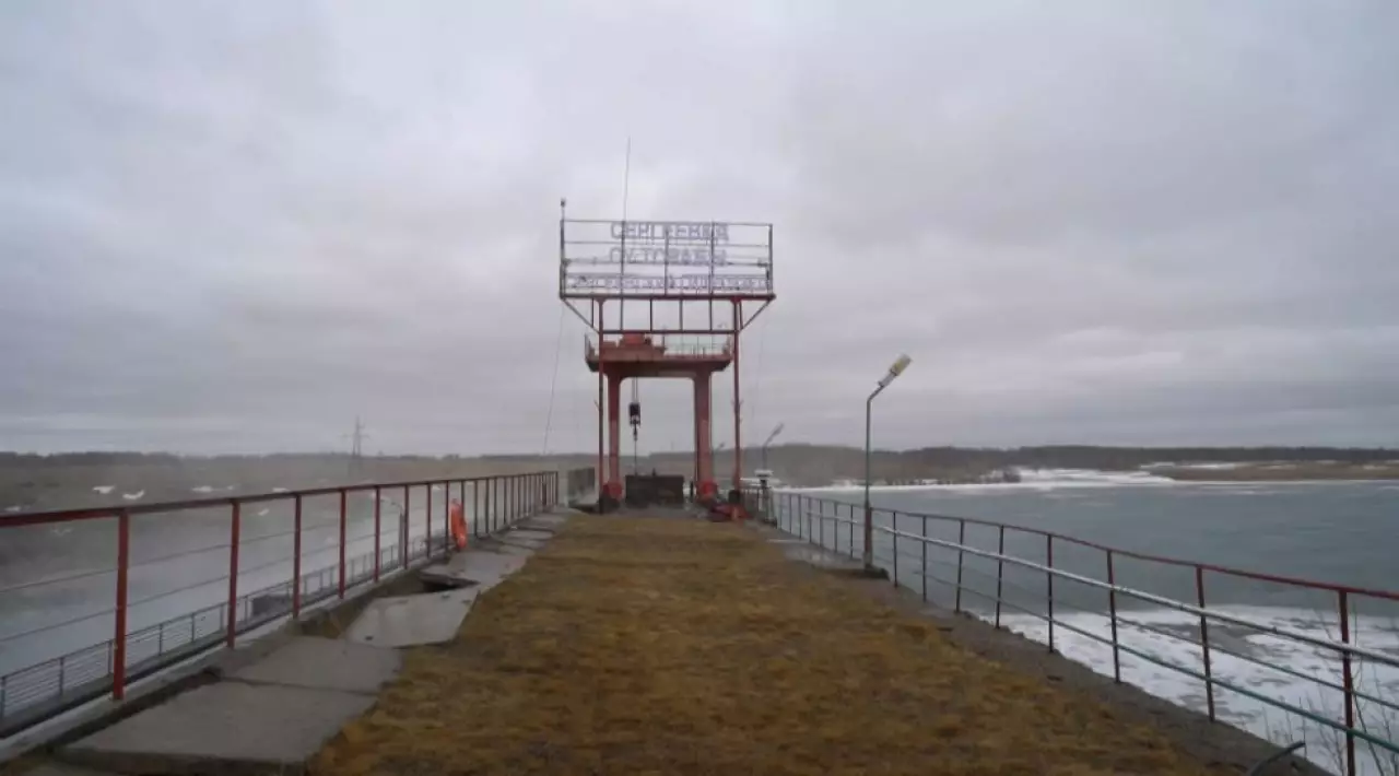 Перелив через гребень зафиксировали на Сергеевском водохранилище