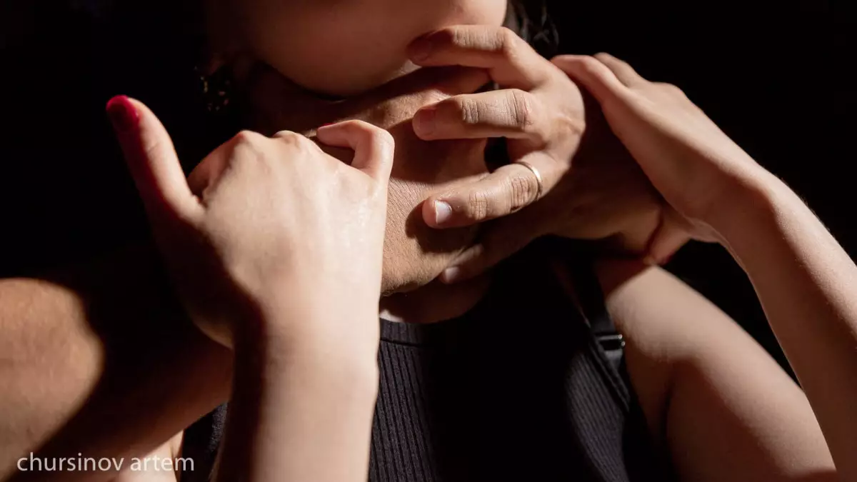 «Істі соңына дейін жеткізгім келеді»: Әйел 30 жыл бұрын бірнеше адам зорлағанын айтты