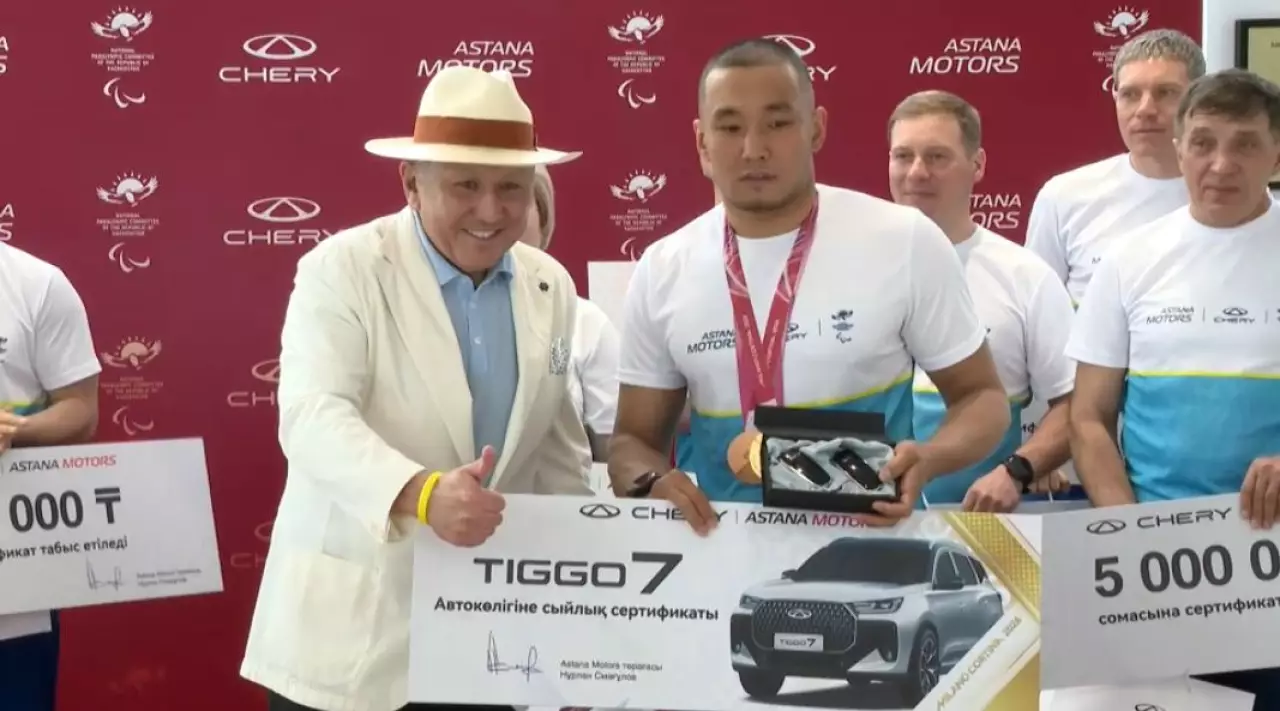 Чемпиону Паралимпиады подарили автомобиль