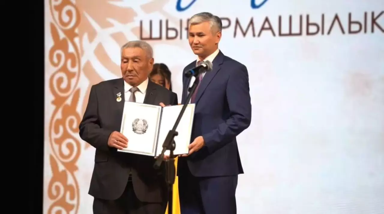 Творческий вечер поэта-импровизатора Мукаша Сейтказинова прошёл в Жезказгане