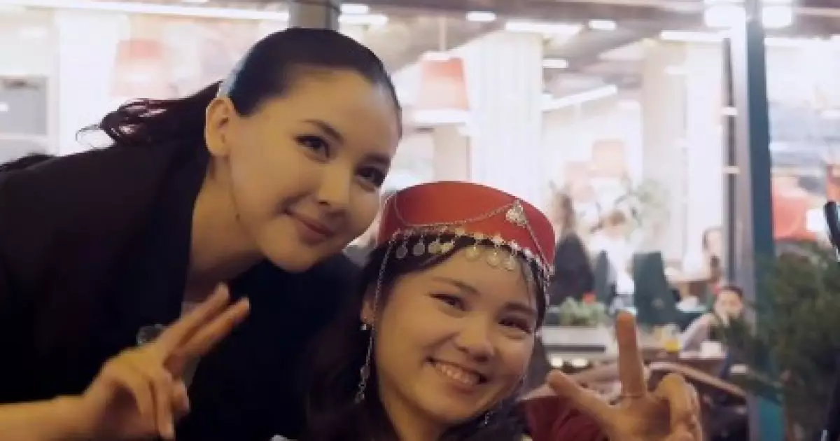   Әнші Айдана Меденова ерекше қыздың арманын орындады (видео)   