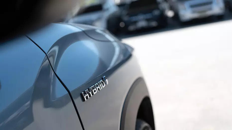 Toyota отзывает 73 тысячи гибридных автомобилей из-за проблемы со звуковым предупреждением для пешеходов.