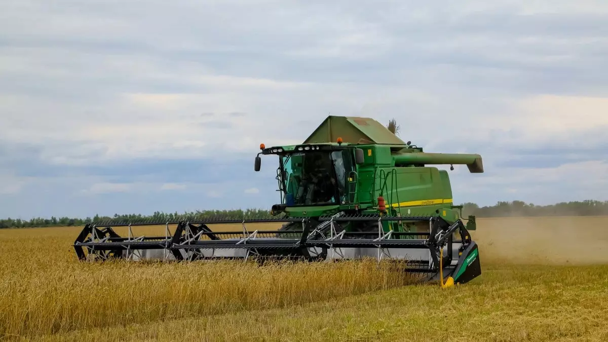 В Казахстане введут «паспорта» для сельхозтехники: что это даст