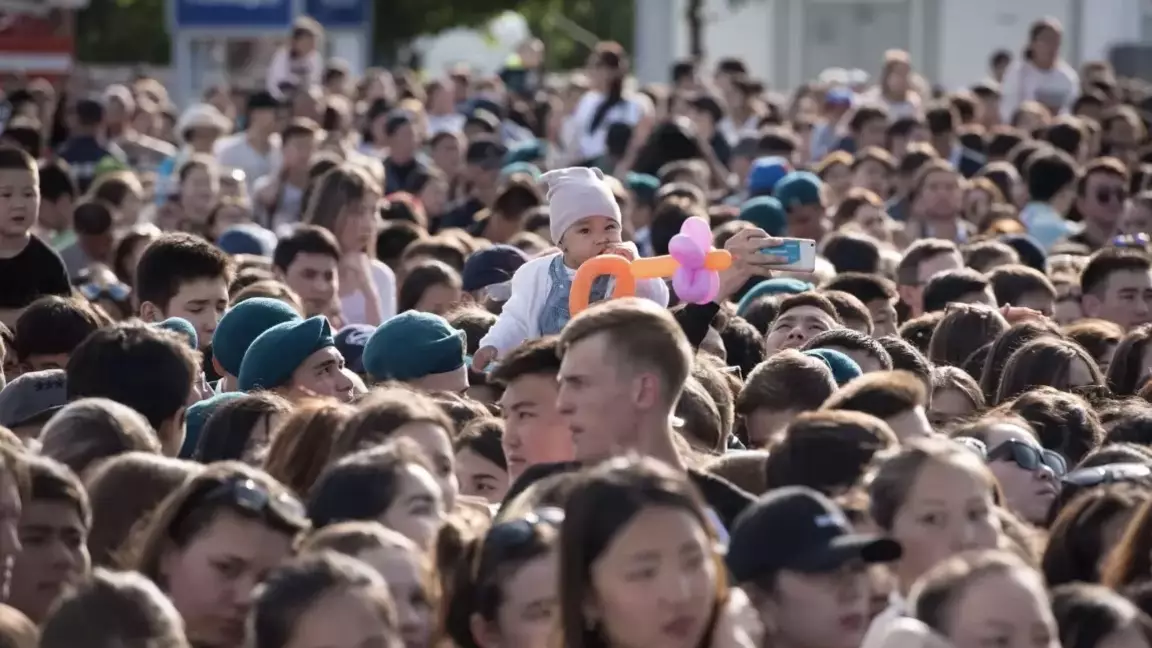Қазақстанда ерлер неге әйелдерден көп табыс табады — сарапшы пікірі