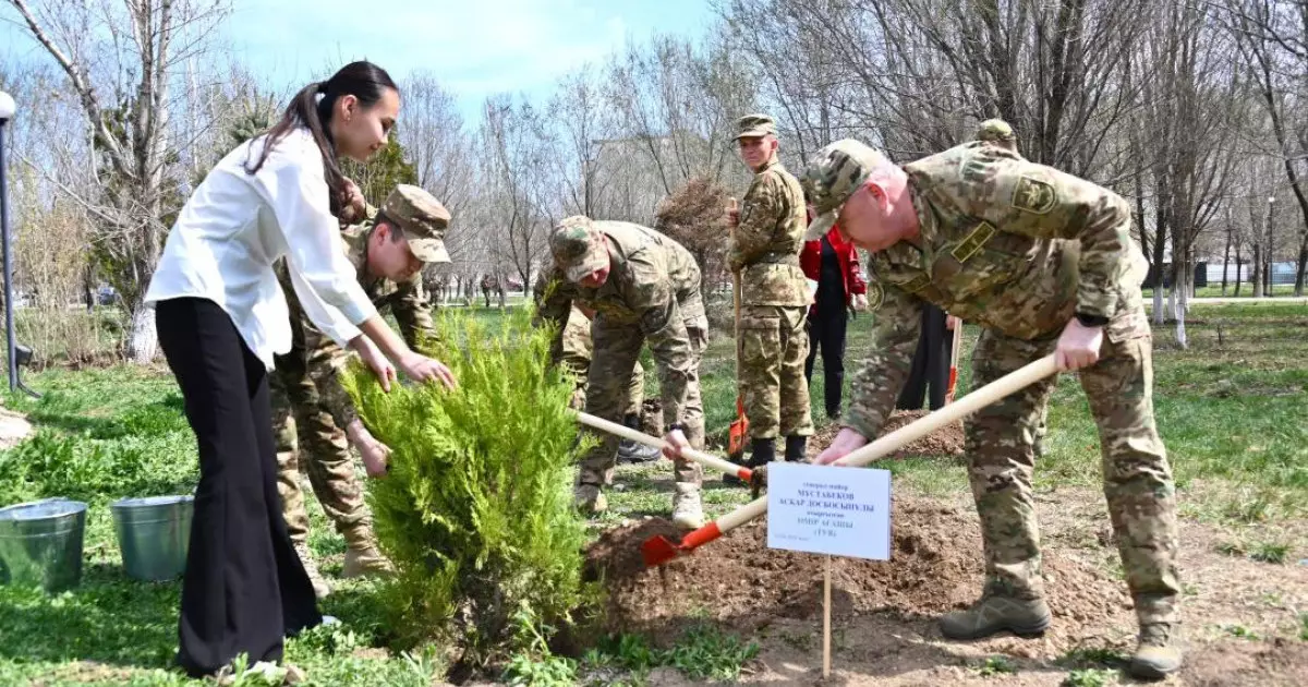  Гвардейск гарнизонында «Таза Қазақстан» акциясы аясында 500 түп ағаш егіледі 