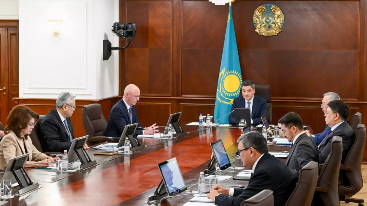 Олжас Бектенов мемлекеттік органдарға ҚР Конституциясын түсіндіру жөніндегі іс-шаралар жоспарын жүзеге асыруды тапсырды