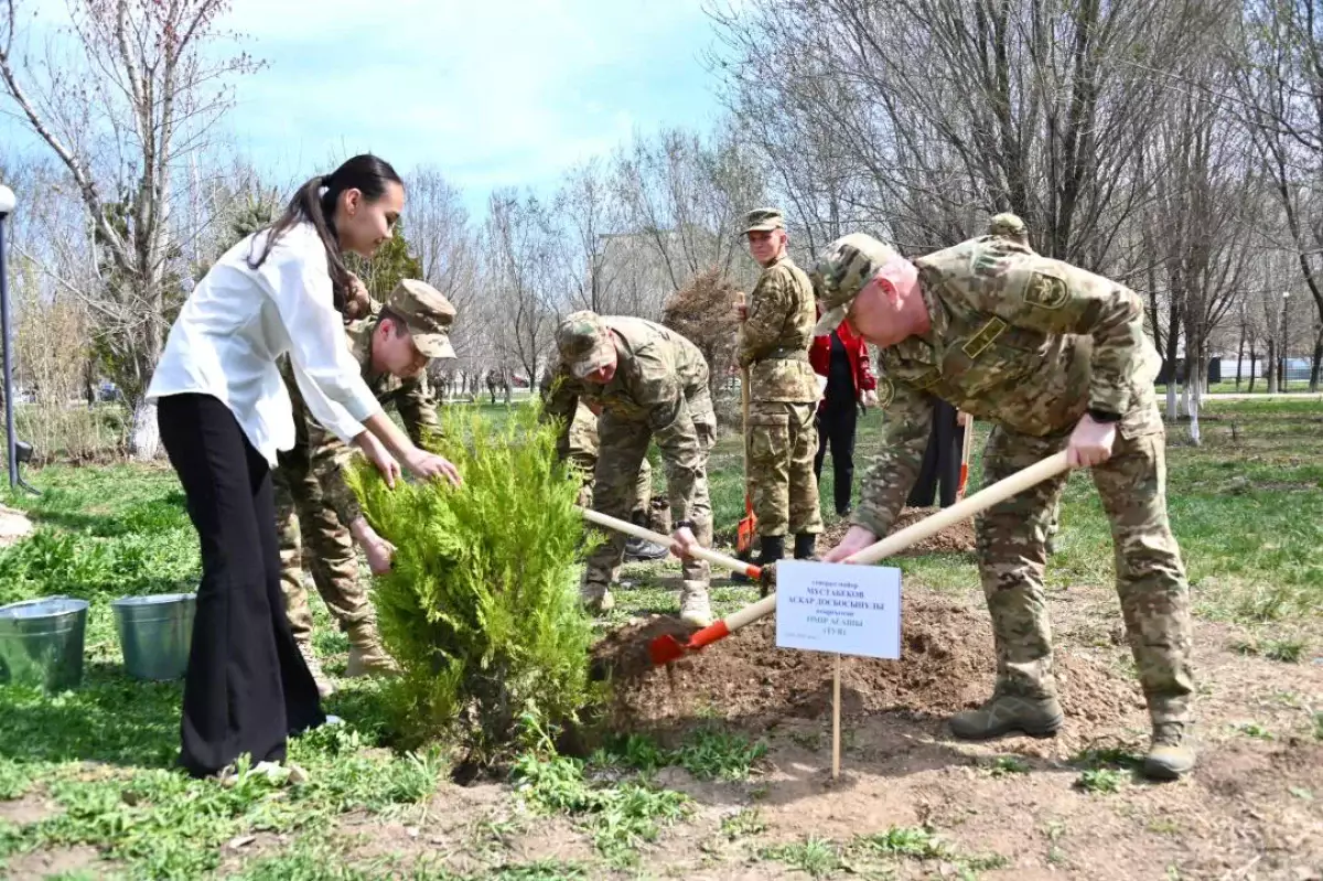 Гвардейск гарнизонында «Таза Қазақстан» жалпыұлттық экологиялық акциясы аясында 500 түп ағаш егіледі